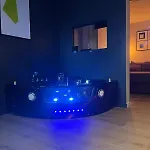 Avec Jacuzzi & Terrasse Vue Sur L'orb Apartman *